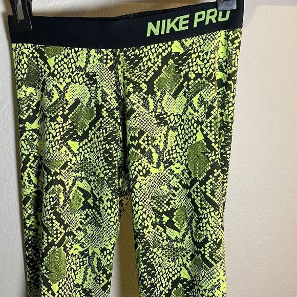 Nike Pro | Training Print Running Capris, size Medium - Picture 4 of 8